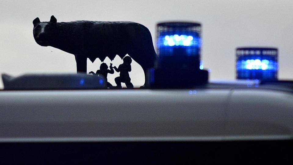 Ilustrasi%20Mafia%20Capitale%2C%20sebuah%20organisasi%20mafia%20yang%20diyakini%20berjaya%20di%20kota%20Roma%2C%20Italia.